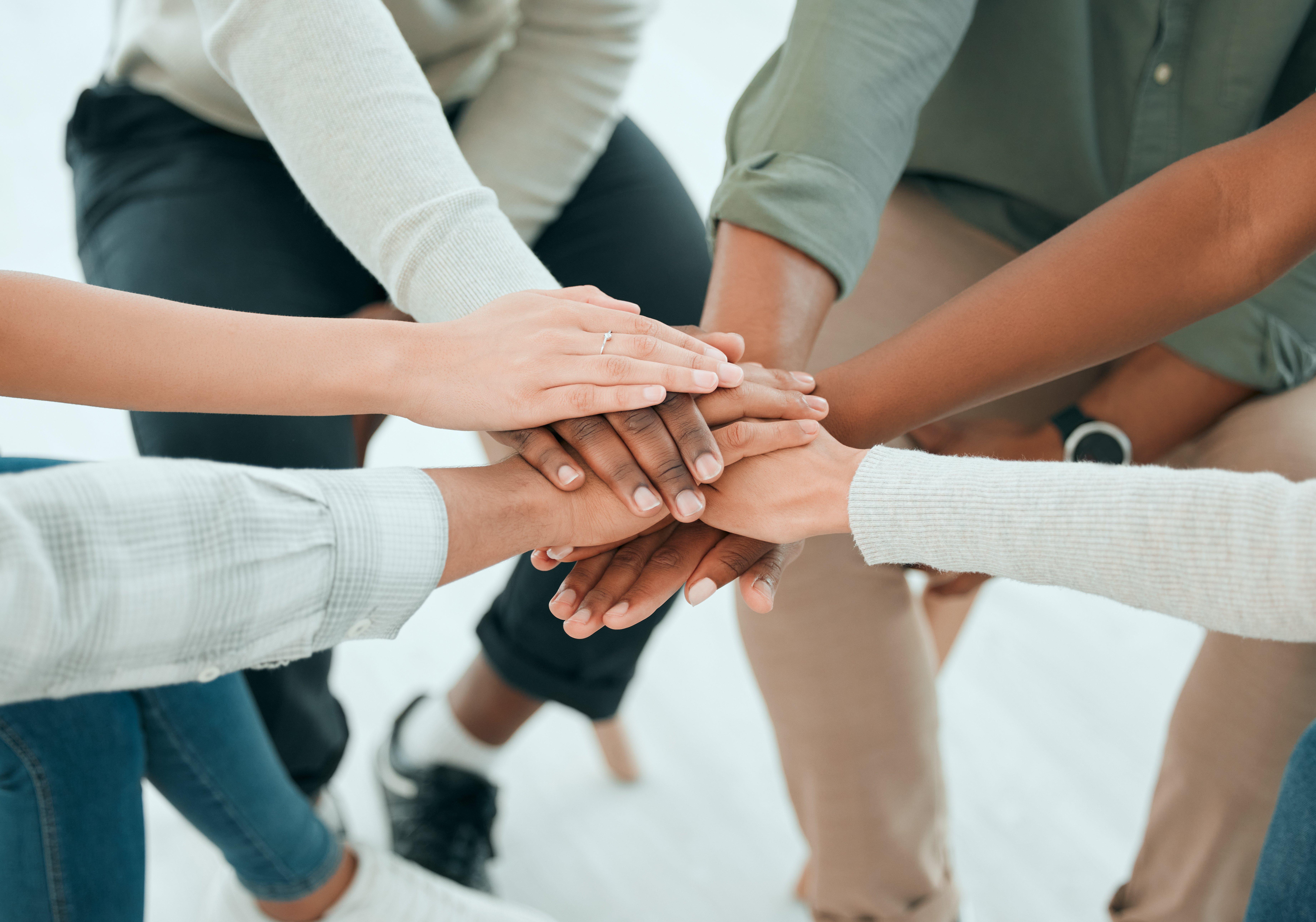 hands-circle-together